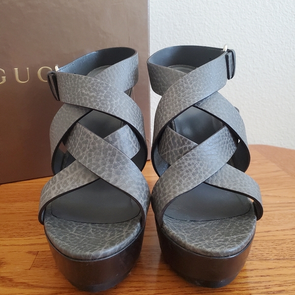 Gucci Pebbled Asphalt Grey Leather Strappy Platform Sandals Women's Shoes  8.5 - Picture 4 of 16